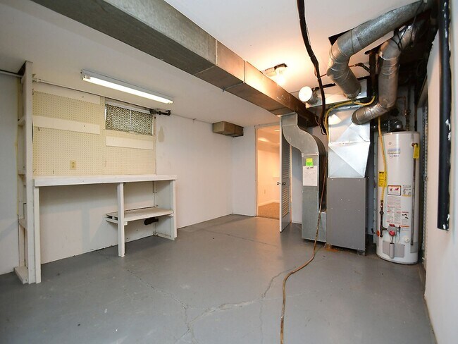 Building Photo - 2108 S 46th St