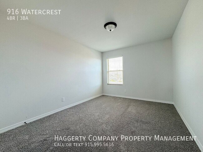 Building Photo - 916 Watercrest-