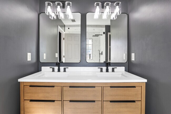 Building Photo - 204 Birch Dr