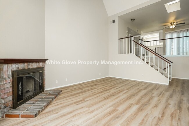 Building Photo - Lovely Updated 2 Bedroom Gated Townhome in Cypress