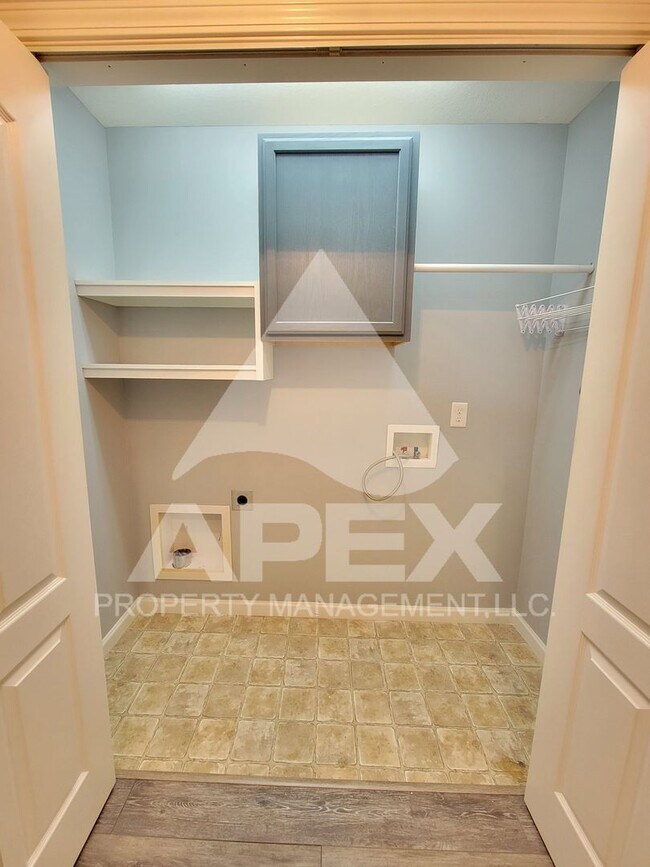 Building Photo - West Knoxville – Beautifully upgraded - 3 Bd/2.5 Single Family Home in Hampton Court Subdivision!!