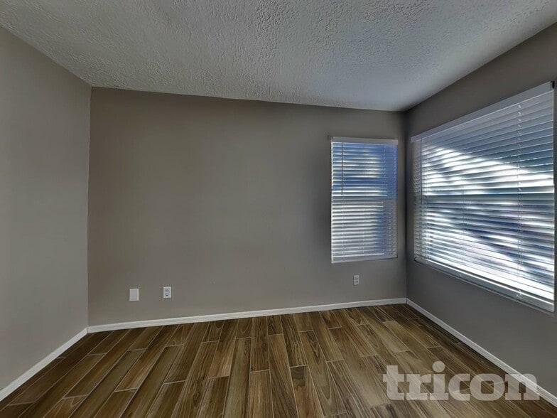 Building Photo - 848 Rebecca Ct NE