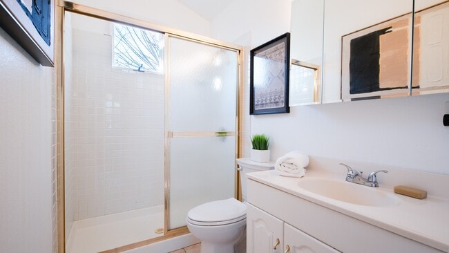 Building Photo - 1819 Cedar St