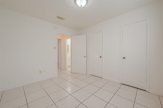 Building Photo - 3806 Embarcadero Dr