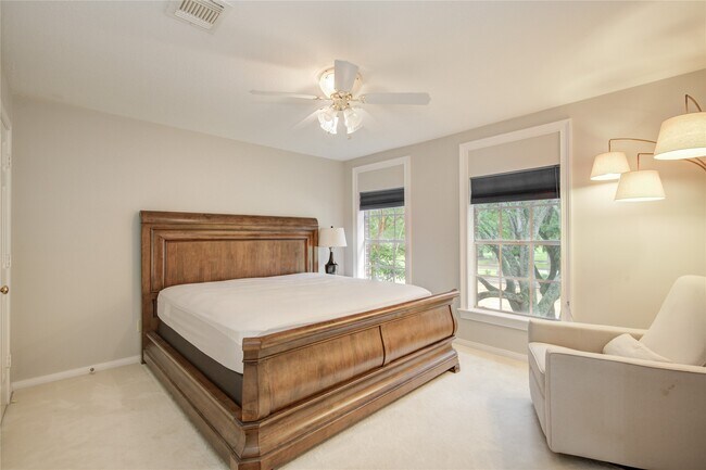 Building Photo - 3902 Lyndhurst Pl