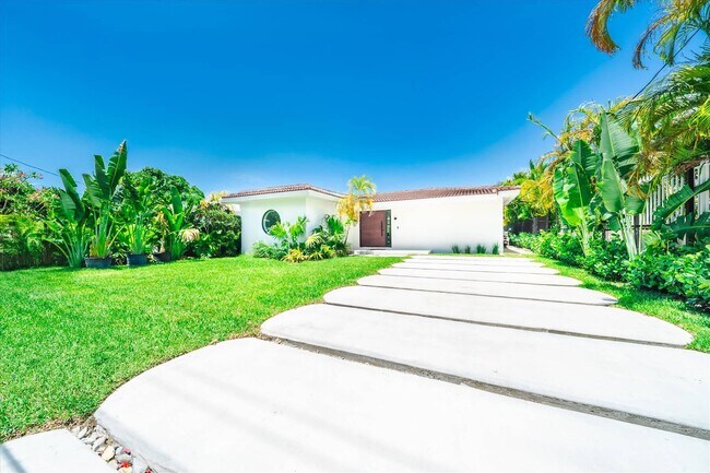 Building Photo - 7610 Bayside Ln