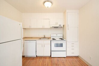 Building Photo - 1 bedroom available now!! Mid town!