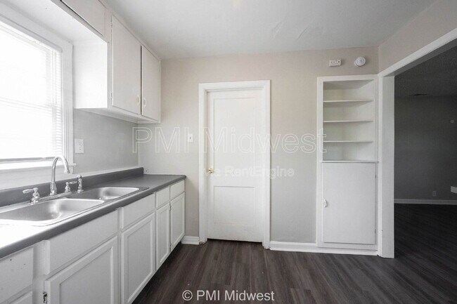 Building Photo - 5959 E 24th St