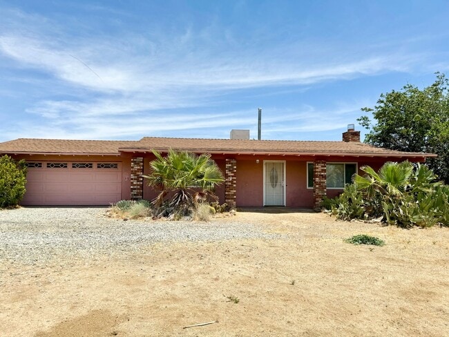 Building Photo - Come soon! 2 Bedroom home