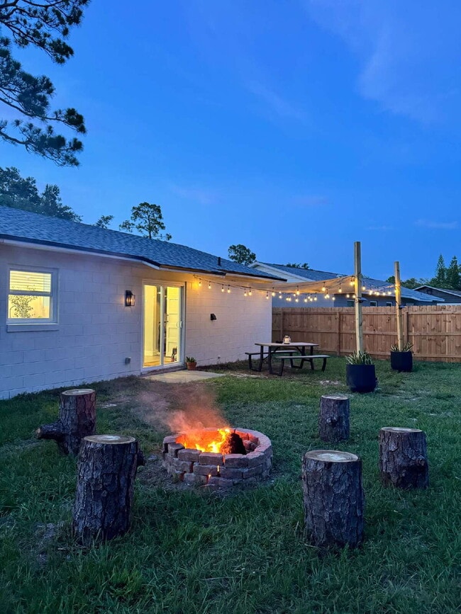 Building Photo - House close to UCF & Valencia with 4 Bedrooms for Students!