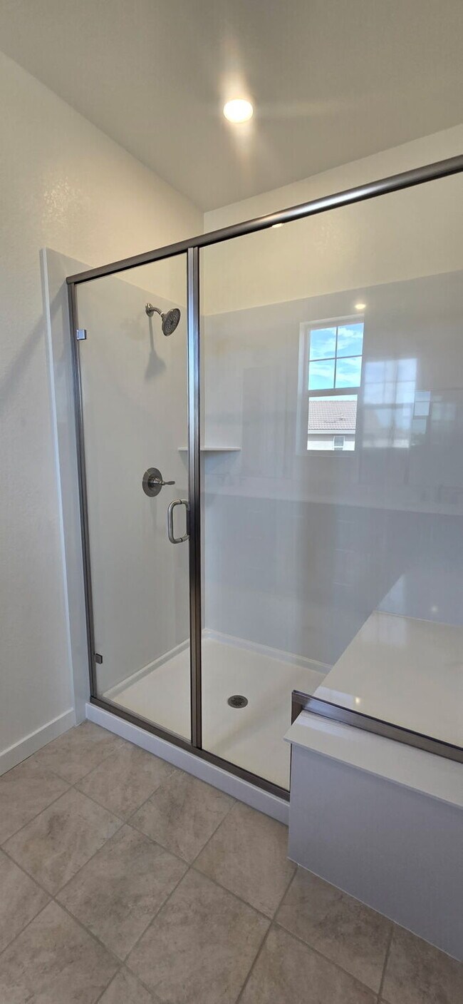 Building Photo - Welcome to your dream home in Lathrop! Thi...