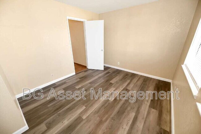 Building Photo - 1426 48th Ave