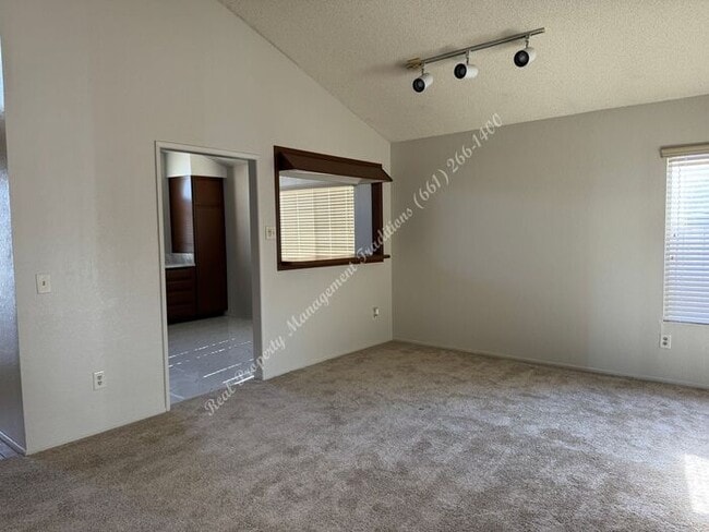 Building Photo - *** Please call us @ 661-266-1400 for info...