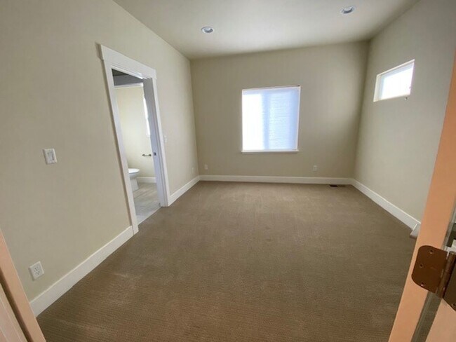 Building Photo - 20781 Kilbourne Loop