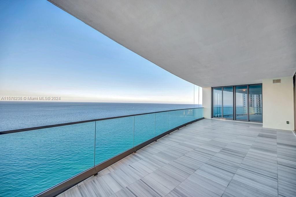 Building Photo - 17901 Collins Ave