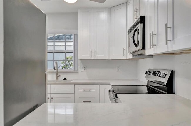 Building Photo - 9819 Hernando Ct