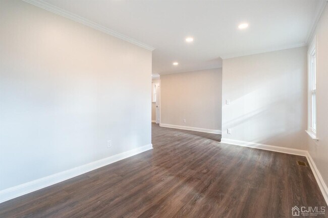 Building Photo - 209 Runyon Ave