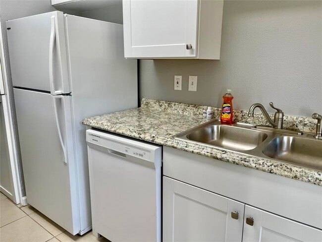 Building Photo - 2750 Holly Hall St