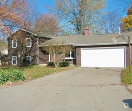 Building Photo - 1901 Barberry Cir