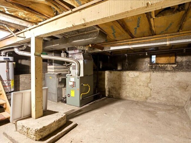 Building Photo - Salt Lake Central: large 3 bedroom, 2 bath + office