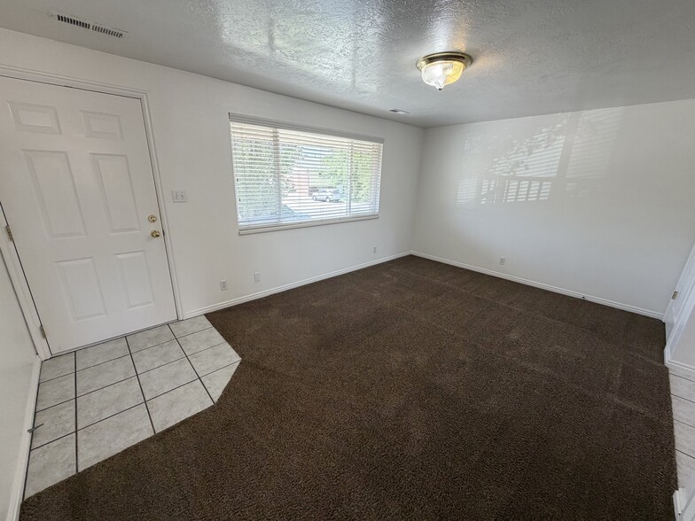 Building Photo - 367 E 1500 S