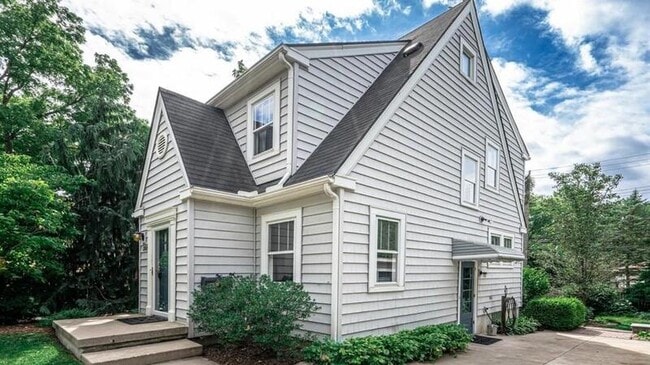 Building Photo - 1205 Miller Ave