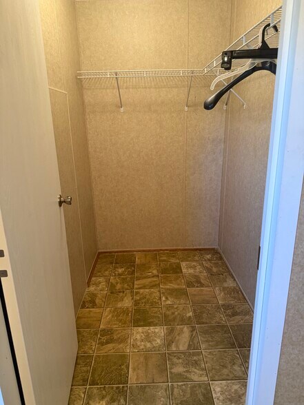 Master walk-in - 465 Ringneck Trl