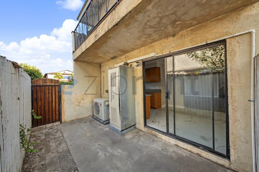 Building Photo - Unit 1