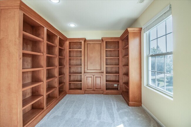 Building Photo - 2306 Reflections Dr