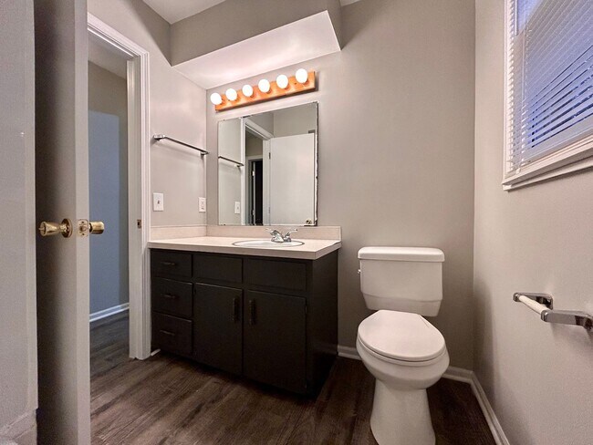 Building Photo - 20th Avenue 8062/8064