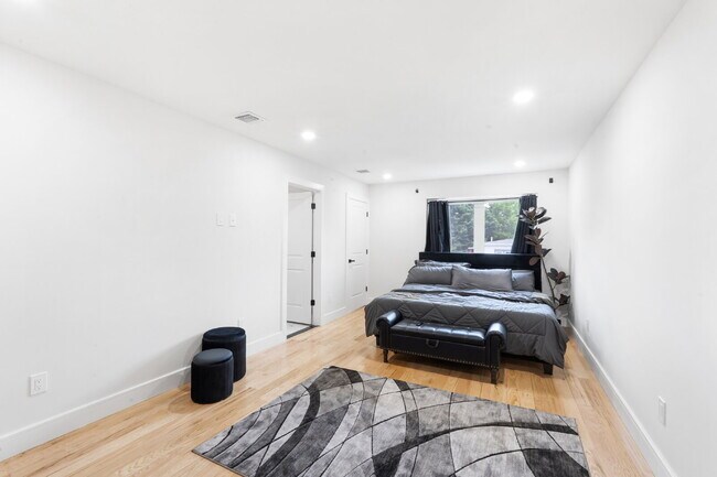 Building Photo - Movie in special, first 1/2 month rent is FREE! Charming 2-Bedroom Condo with 2 Full & 2 Half Bat...