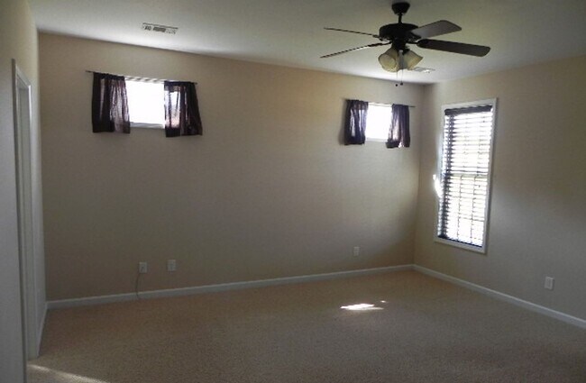 Building Photo - 4 Bedroom - Near Ft Moore