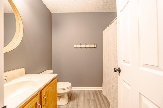 Building Photo - 115 Ivy Pointe Dr