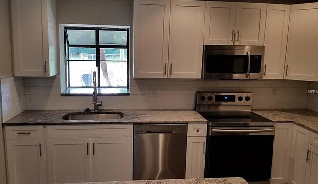 Building Photo - 727 N Himes Ave