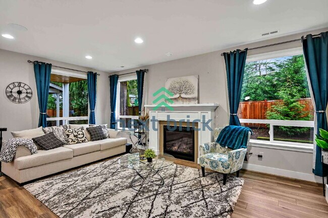 Building Photo - Stunning 4-Bedroom, 3-Bathroom East-Facing Cul-De-Sac Home in Laterra Estates