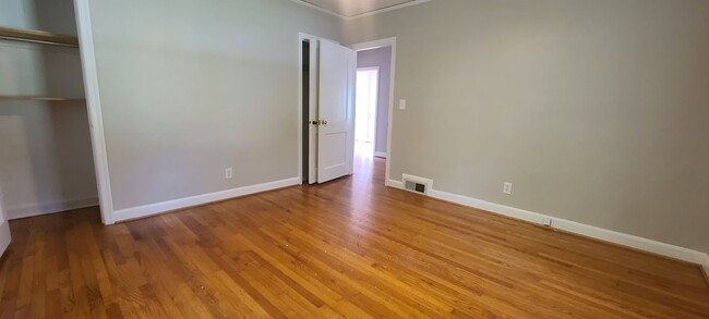 Building Photo - 3 bed 1.5 bath Ranch home in great Atlanta...