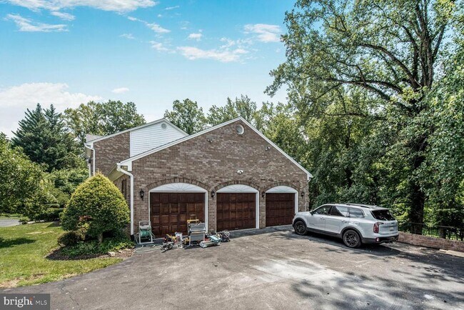 Building Photo - 7206 Bradley Blvd