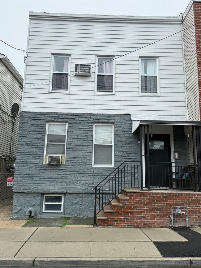 Primary Photo - 6115 Polk St