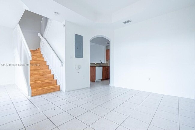 Building Photo - 784 SW 106th Ave