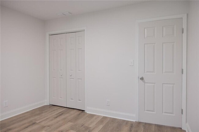 Building Photo - 147 Hunters Cove