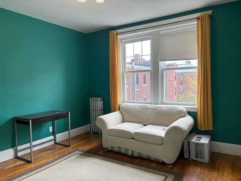 Building Photo - 52 Babcock St