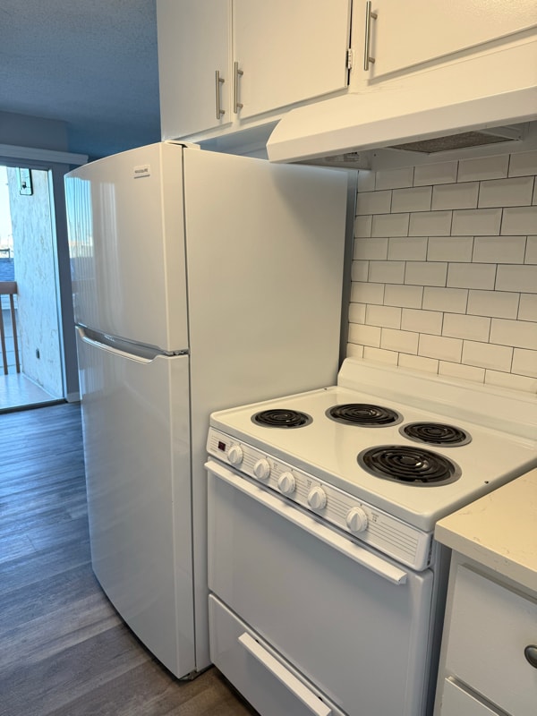 Building Photo - 966 W 11th St