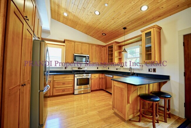 Building Photo - Gerstile Park Gem, With Upgraded Finishes ...