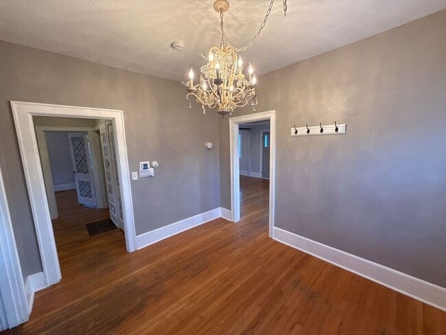 Building Photo - 1615 D St NE