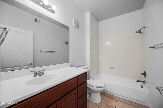 Building Photo - 705 W Queen Creek Rd