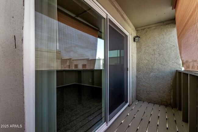 Building Photo - 5871 N 47th Dr