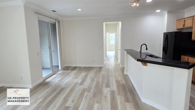 Building Photo - 425 S Meadowbrook Dr