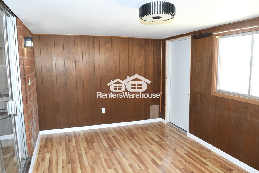 Building Photo - 8420 E Edgemont Ave
