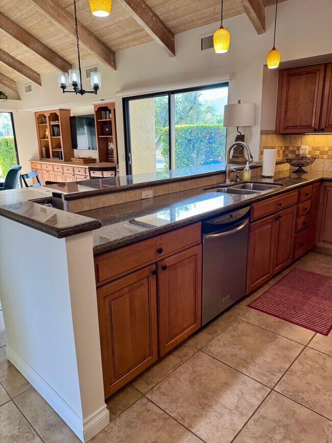 Building Photo - 310 Forest Hills Dr