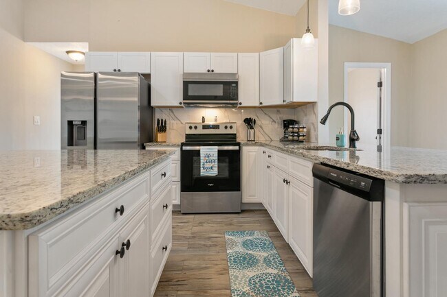 Building Photo - 3030 Amelia Rd